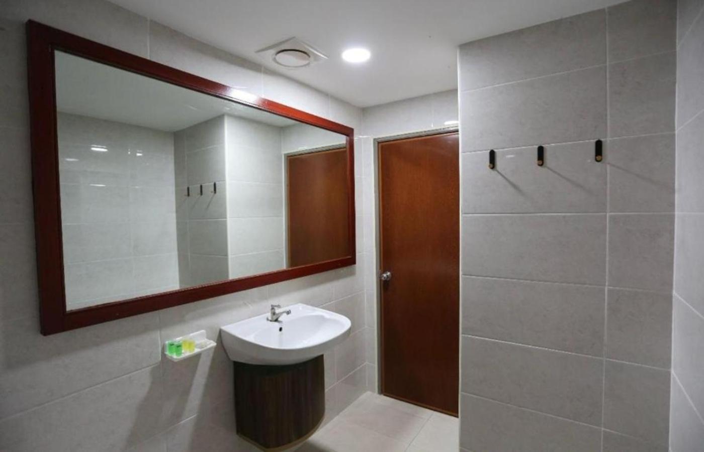 Hotel La Isra At Bukit Bintang Kuala Lumpur Exterior foto